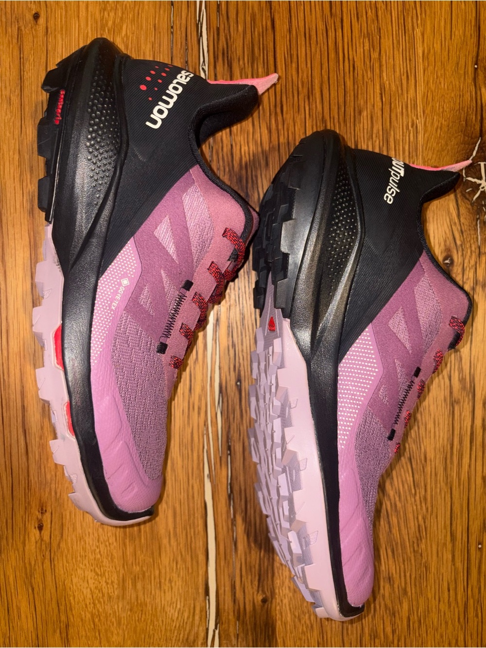 NEW Size 7 Salomon Outpulse Women's Pink and Black Gore-Tex Trail Shoes